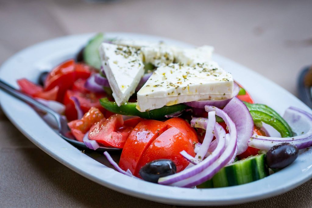 Salata greceasca cu sardine